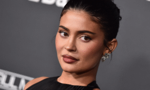 Kylie Jenner no longer swears by these discreet 3/4 pants: the cool girl outfit that will dominate 2026, even at the office