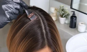 This gesture in the shower that colorists use to erase the roots and gain weeks before the hairdresser
