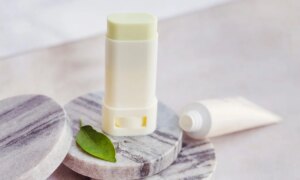 Tanning: the best sun sticks for a protected face this summer