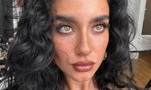 "Halfway between a bronzer and a blush" : this powder gives a sunburn effect (and this time natural)