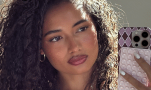 "I’ve never had such beautiful curls" : this 99% natural hair oil provides shine, luster and softness