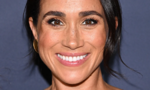 Meghan Markle, 44, relaunches the red slip dress, the most desirable dress for summer evenings