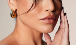"It is imperceptible on the skin" : this L’Oréal tinted balm is halfway between a treatment and makeup (enriched with 80% treatment)