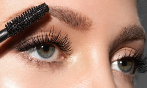 “I didn’t believe it, but my eyelashes grew 5mm”: this SOS mascara available at Sephora contains treatments that stimulate eyelash growth from the first use