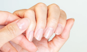 “I found that my natural nails were not beautiful before discovering this treatment”: available at Sephora for only $9, this oil restores shine and nourishes dry cuticles