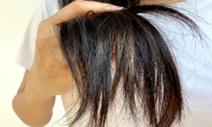 “I had several lengths in my hair because it was breaking”: this express repairing liquid treatment enriched with plant-based keratin envelops the hair in a protective film