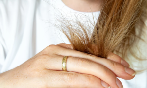“My ends looked like hay”: this hair mask sold for $6 provides up to 100 hours of hydration without weighing down the lengths