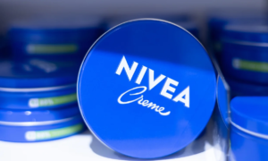 No more NIVEA blue jar: the brand has released a new jar that is even more effective for very dry skin
