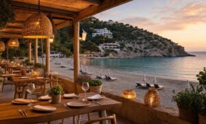 Olivia Fleury left open spaces for this intimate place on a beach in Ibiza… and even the regulars can’t believe it
