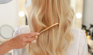 Sun, sea, swimming pool: this multi-purpose hair oil nourishes, repairs and protects in just a few drops for instant results