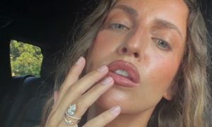 This new tinted facial treatment has replaced my powder bronzer: immediate natural tan!