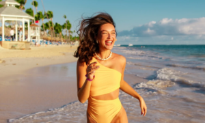 This swimsuit that elegant French women wear all summer is gradually replacing the bikini