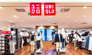 Uniqlo hits hard at the start of the school year: these flattering cut pants make you forget about straight jeans for $39
