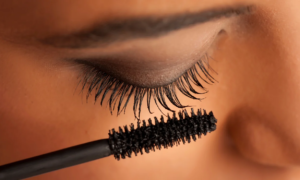 "It’s witchcraft!" : this mascara available at Sephora lengthens lashes by +5.5 mm and lasts for 24 hours