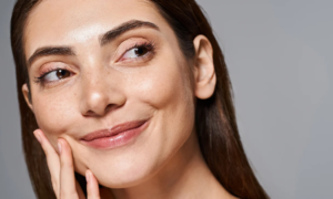 “I found my skin from 10 years ago”: this serum combines triple anti-wrinkle correction thanks to its skin-friendly phyto-retinol (available in pharmacies)