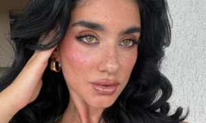 “It looks like I have a blurring filter”: this new makeup product offers a soft sensation thanks to its hybrid cream-to-powder texture
