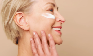 “It’s the cream to have after 50”: this anti-aging cream was developed for menopausal women to boost collagen production and smooth wrinkles