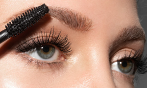 “I’ve never had my eyelashes so long”: this long-lasting XXXL mascara offers up to 10 times more volume while strengthening the eyelashes with care active ingredients