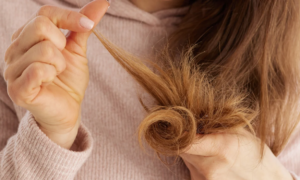 “My hair looked like hay”: this repairing hair mask enriched with avocado oil helps smooth flakes and limit the appearance of split ends