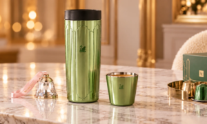 We didn’t see this Nespresso x Swarovski collaboration coming which transforms our coffee break into jewelry for Christmas
